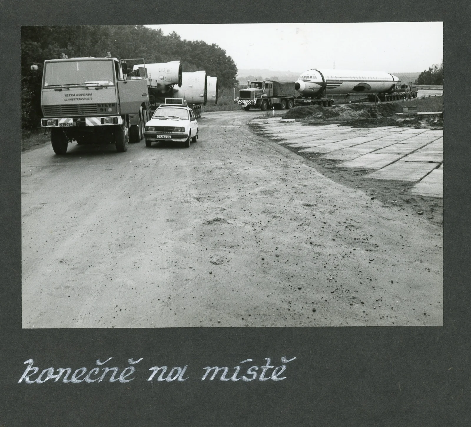 Letadlo historicka konecne na miste